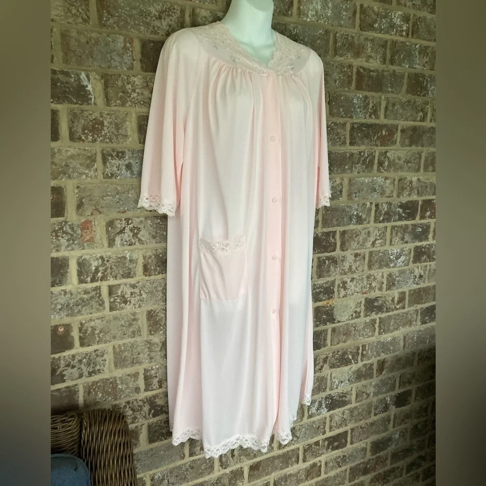 70s Vintage Pastel Pink Robe Floral Lace Satiny Button down front Size M